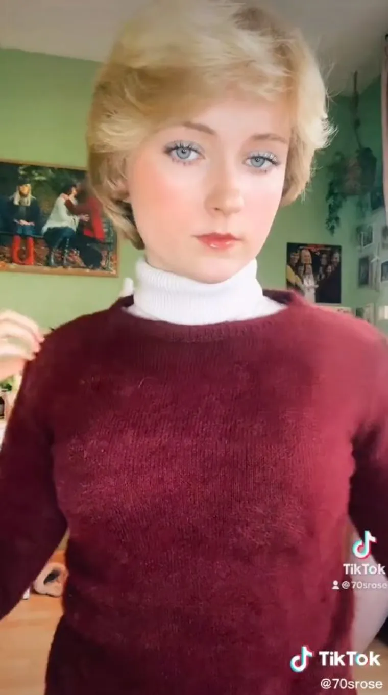 Rose svoj odjevni stil formira prema fotografijama princeze Diane. Svojim je pratiteljima sad pokazala kavu je kombinaciju odabrala za hladnije mjesece te ih je dobrano oduševila.