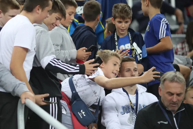 Nogometaši Dinama došli podržati PPD Zagreb u Ligi prvaka: Evo koje su se zvijezde našle na tribinama Arene Zagreb