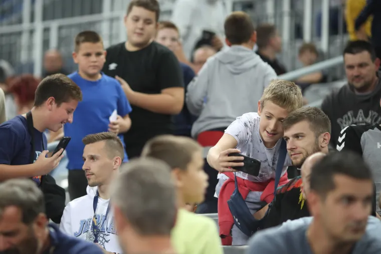 Nogometaši Dinama došli podržati PPD Zagreb u Ligi prvaka: Evo koje su se zvijezde našle na tribinama Arene Zagreb