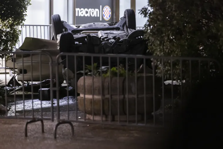 Automobilom probio ogradu na Poljudu i pao s desetak metara visine