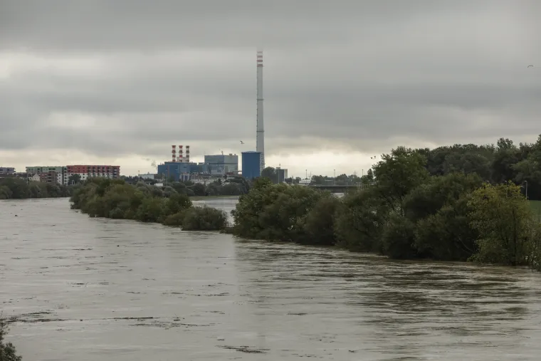 Pripremno stanje u Zagrebu! Dramatično porastao vodostaj Save, izlila se iz korita