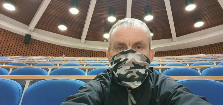 Bila sam potpuno shrvana. Izdaja je bila tolika da sljedećih šest mjeseci jednostavno nisam znao da li dolazim ili odlazim. Nisam mogla jesti ni spavati. Bila sam blizu toga da izgubim razum. Odmah sam se iselila i otišla kod mame dok ne nađem unajmljenu kuću za sebe i djecu, koja su, razumljivo, bila slomljena razlazom. Bilo je mnogo suza.  Graham je ostao u kući jer je tamo živjela i njegova mama, a on joj je bio njegovatelj. Danas sam mudrija i puno mane osuđujem. Mnogo sam razmišljala zašto muškarci imaju afere. Znam da će mnoge žene reći da je za sve on kriv i da nijedna žena nije dužna spavati sa svojim mužem, ali ja se ne osjećam tako.  Gledajući na to iz Grahamove perspektive, očito je seksualni element naše veze njemu bio važniji nego meni. Nisam bila spremna pristati na kompromis ili priznati njegove potrebe, i, u tom procesu, izgubila sam ljubav svog života.
