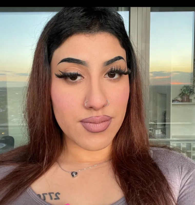 Nada se da će dijeljenje njezine priče pomoći drugima koji se nalaze u sličnim situacijama.