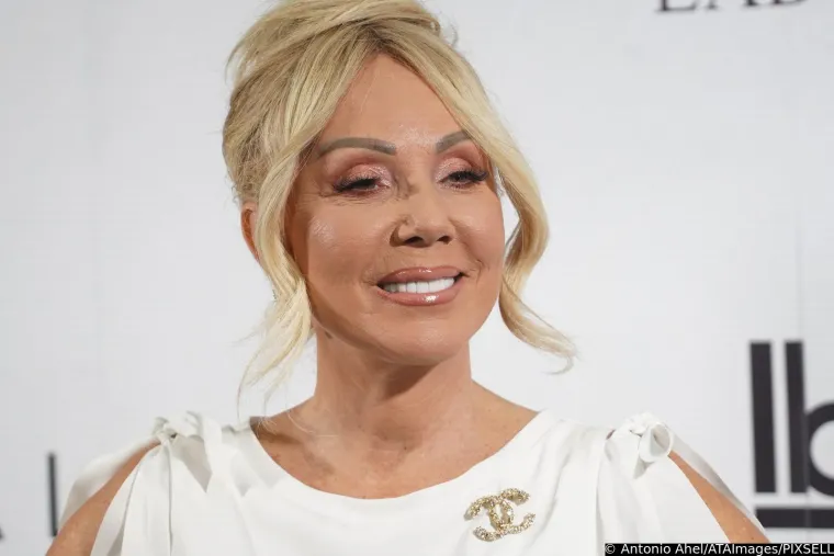 Lepa Brena svečano otvorila svoj štand: Skockana diva zasjenila snahu Aleksandru Prijović, stigla i Hana Hadžiavdagić