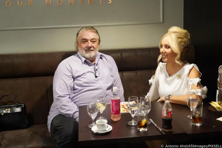 Lepa Brena svečano otvorila svoj &scaron;tand: Skockana diva zasjenila snahu Aleksandru Prijović, stigla i Hana Hadžiavdagić