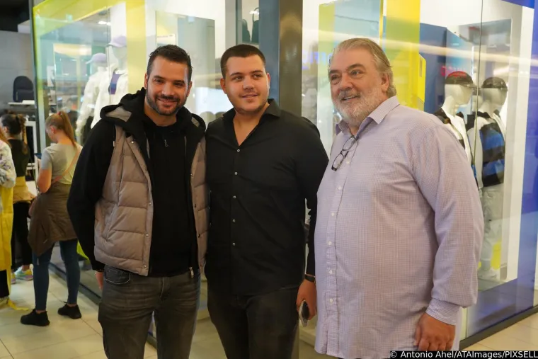 Lepa Brena svečano otvorila svoj &scaron;tand: Skockana diva zasjenila snahu Aleksandru Prijović, stigla i Hana Hadžiavdagić