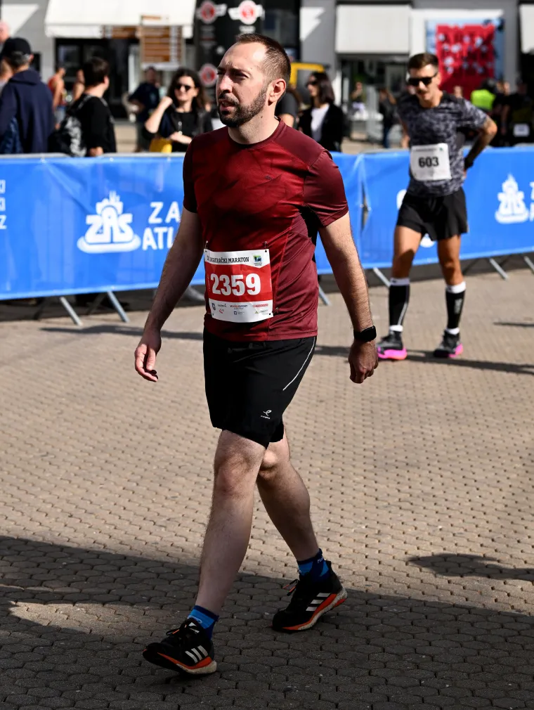 Nakon što je službeno uveo komunalni red u gradu, Tomašević se pridružio 30. po redu Zagrebačkom maratonu