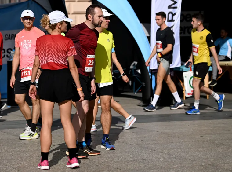 Nakon što je službeno uveo komunalni red u gradu, Tomašević se pridružio 30. po redu Zagrebačkom maratonu