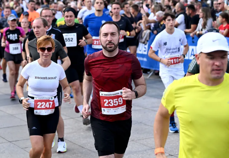 Nakon što je službeno uveo komunalni red u gradu, Tomašević se pridružio 30. po redu Zagrebačkom maratonu