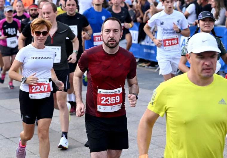 Nakon što je službeno uveo komunalni red u gradu, Tomašević se pridružio 30. po redu Zagrebačkom maratonu