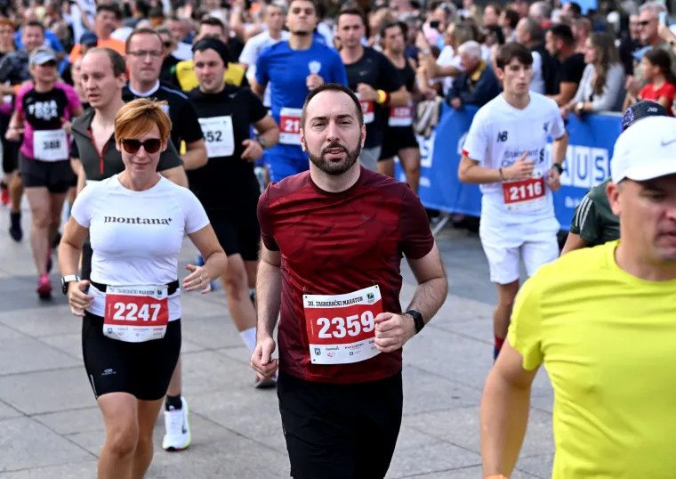 Nakon što je službeno uveo komunalni red u gradu, Tomašević se pridružio 30. po redu Zagrebačkom maratonu