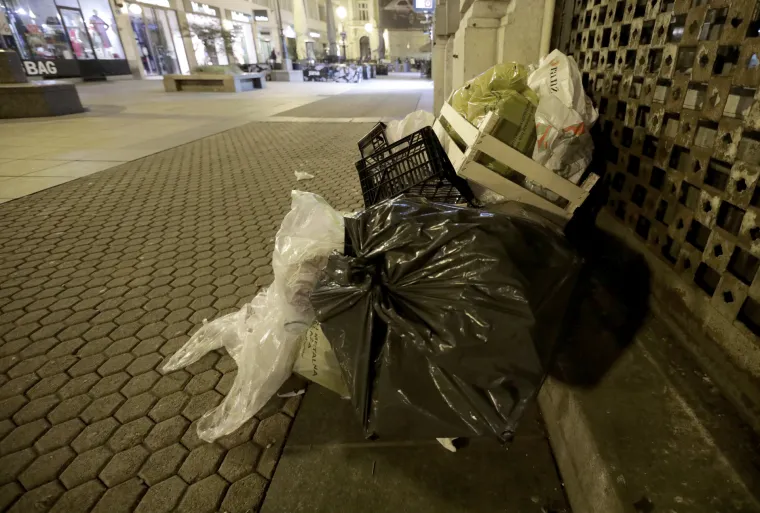 Evo kako je prošla prva večer plavih ZG vrećica: Nisu se svi baš snašli, a i kante još nisu otišle u zaborav...
