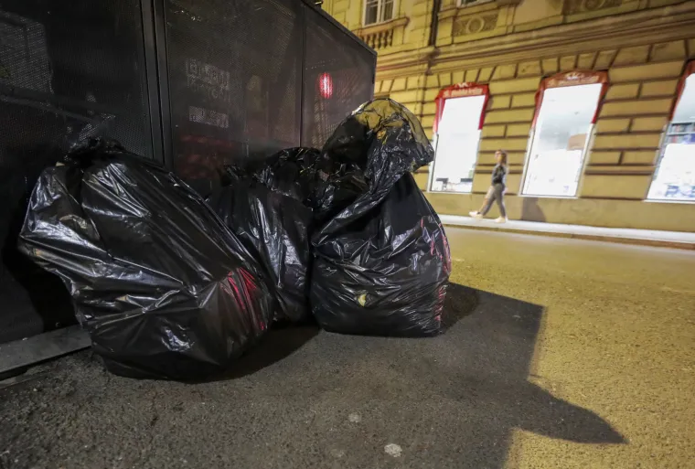 Evo kako je prošla prva večer plavih ZG vrećica: Nisu se svi baš snašli, a i kante još nisu otišle u zaborav...