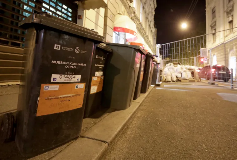 Evo kako je prošla prva večer plavih ZG vrećica: Nisu se svi baš snašli, a i kante još nisu otišle u zaborav...