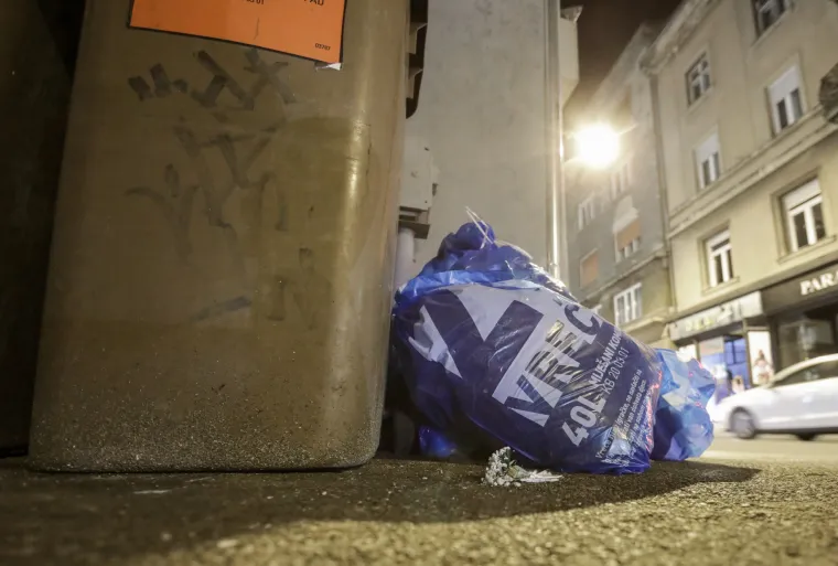Evo kako je prošla prva večer plavih ZG vrećica: Nisu se svi baš snašli, a i kante još nisu otišle u zaborav...