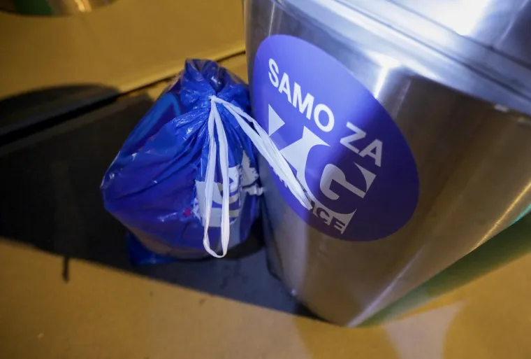 Pogledajte kako je prošla prva večer plavih ZG vrećica, i dalje nema čega nema na ulicama