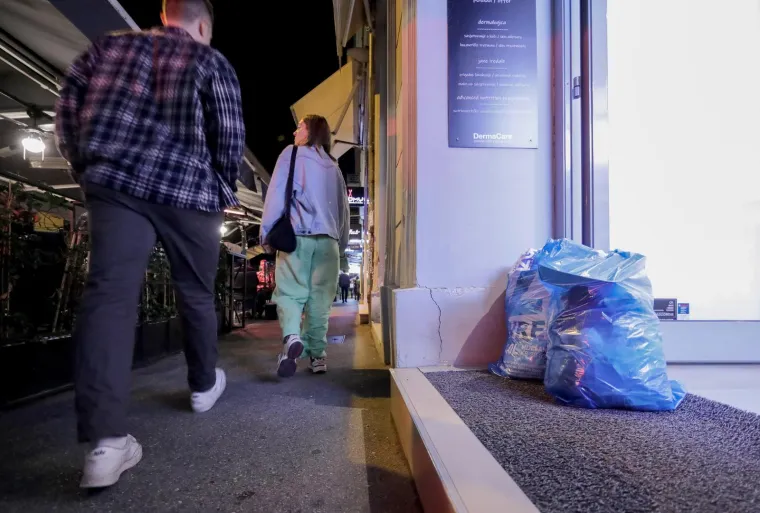 Pogledajte kako je prošla prva večer plavih ZG vrećica, i dalje nema čega nema na ulicama