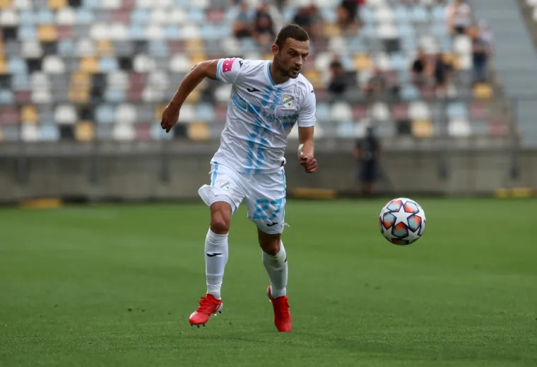 Ivan Tomečak - U HNL-u ima čak 210 utakmica, a zadnji angažman bio mu je u ciparskom Pafosu nakon što ga je Rijeka neočekivano poslala na posudbu. Kada je bio u dresu Fiumana pokazao je da je jedan od ponajboljih bekova lige.