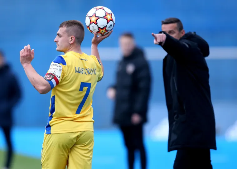 Valentino Majstorović - Kad vam bilo &scaron;to treba po kompletnoj desnoj strani tu je Majstorović. Oprostio se od Dragovoljca gdje je pro&scaron;le sezone uz &Scaron;ubarića bio najbolji pojednicac, a nakon silnih godina provedenih u klubu je postao slobodan igrač i traži novu sredinu koju jo&scaron; uvijek nije prona&scaron;ao.