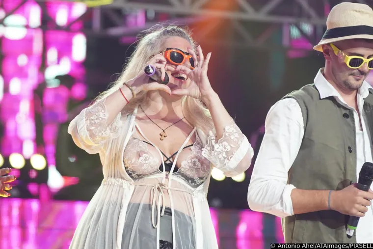 Čekaj, vide li se njoj to...? U Zadrugoviziji sve frcalo od golotinje, poznatoj srpskoj glumici sijevnulo i &scaron;to nije trebalo