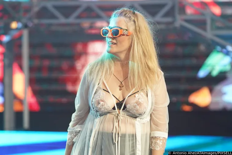 Čekaj, vide li se njoj to...? U Zadrugoviziji sve frcalo od golotinje, poznatoj srpskoj glumici sijevnulo i &scaron;to nije trebalo