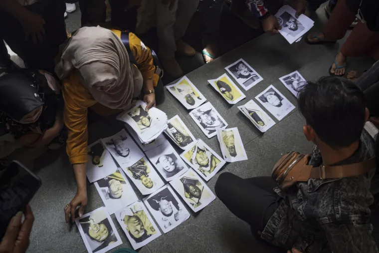 'Nestalo je kisika, gušili su se!' Pogledajte šokantne fotografije s kobne utakmice u Indoneziji