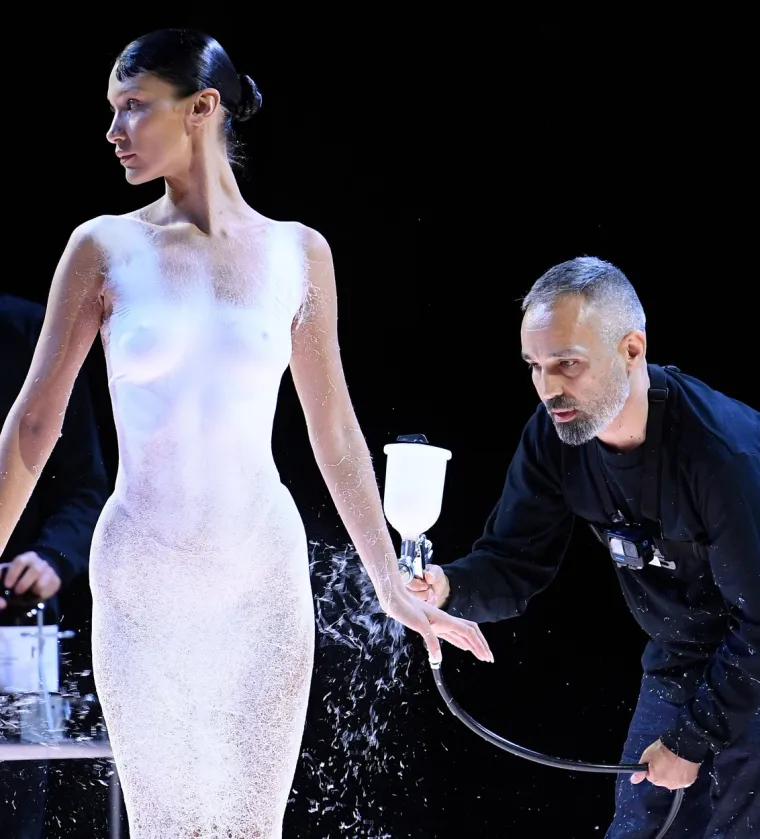 Dobro vidite, stvarno je gola! Bella Hadid napravila ono što se nijedna dosad nije usudila: Publika trljala oči u nevjerici