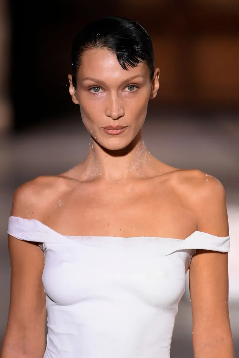Dobro vidite, stvarno je gola! Bella Hadid napravila ono što se nijedna dosad nije usudila: Publika trljala oči u nevjerici