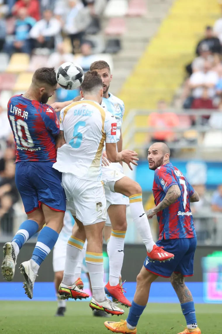 Bitka na Rujevici, frcalo je na sve strane