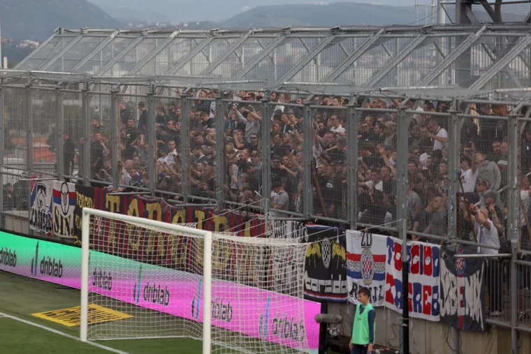 Navijačka galerija HNL-a: Kolo obilježio žestoki Jadranski derbi, BBB-i izvjesili dirljivu poruku