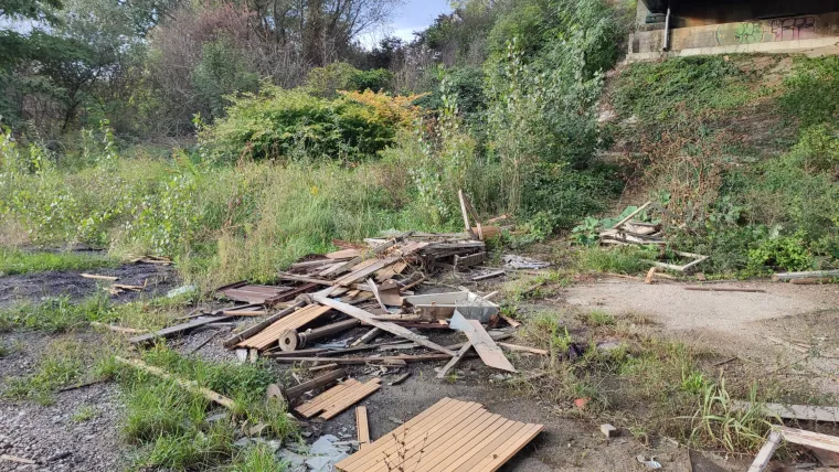 Divlje odlagalište otpada na Savici problem je godinama: Ovo su prizori devastacije prirode u Zagrebu