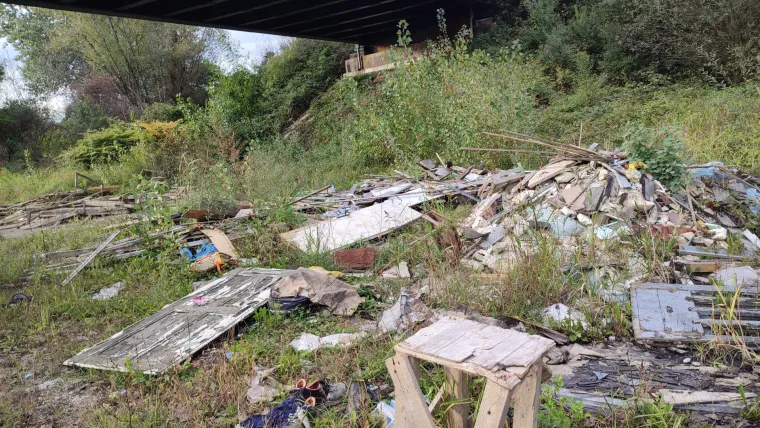 Divlje odlagalište otpada na Savici problem je godinama: Ovo su prizori devastacije prirode u Zagrebu