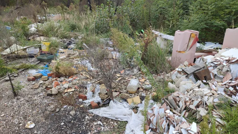 Divlje odlagalište otpada na Savici problem je godinama: Ovo su prizori devastacije prirode u Zagrebu