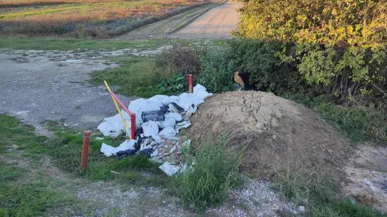 Divlje odlagalište otpada na Savici problem je godinama: Ovo su prizori devastacije prirode u Zagrebu