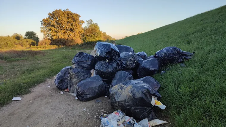 Divlje odlagalište otpada na Savici problem je godinama: Ovo su prizori devastacije prirode u Zagrebu