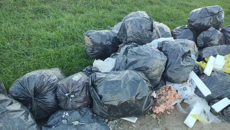 Divlje odlagalište otpada na Savici problem je godinama: Ovo su prizori devastacije prirode u Zagrebu