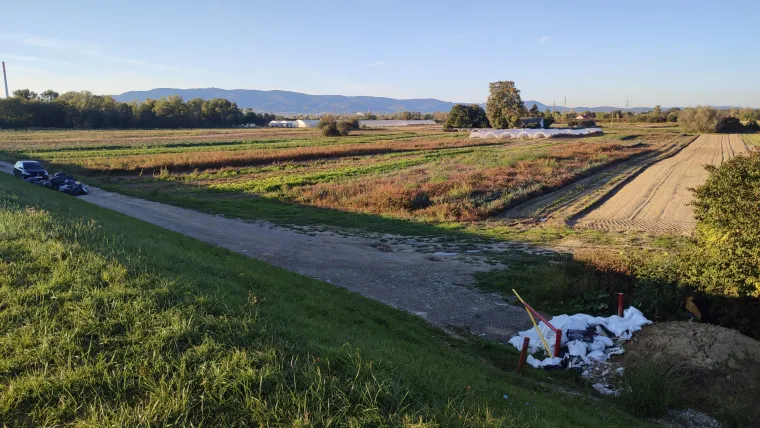Divlje odlagalište otpada na Savici problem je godinama: Ovo su prizori devastacije prirode u Zagrebu