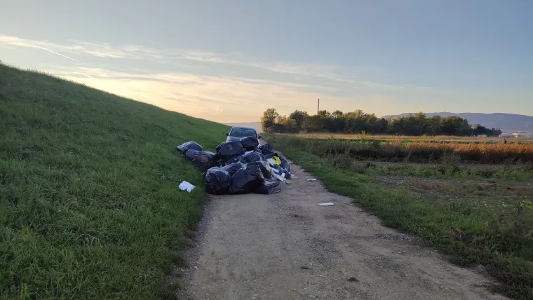 Divlje odlagalište otpada na Savici problem je godinama: Ovo su prizori devastacije prirode u Zagrebu