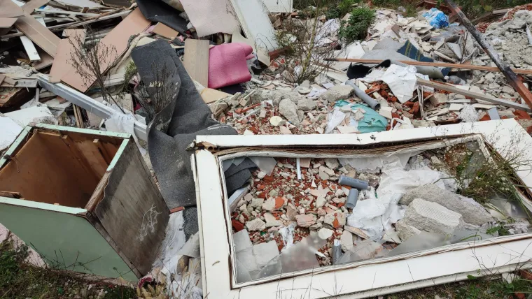 Divlje odlagali&scaron;te otpada na Savici problem je godinama: Ovo su prizori devastacije prirode u Zagrebu