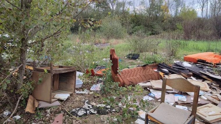 Divlje odlagali&scaron;te otpada na Savici problem je godinama: Ovo su prizori devastacije prirode u Zagrebu