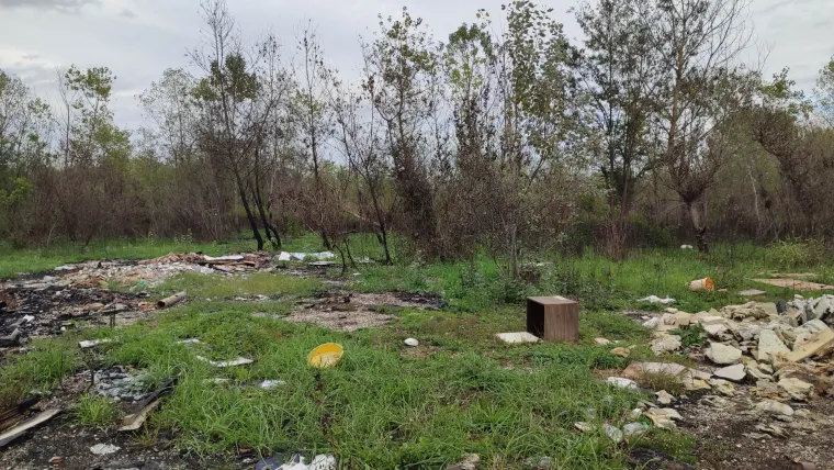 Divlje odlagali&scaron;te otpada na Savici problem je godinama: Ovo su prizori devastacije prirode u Zagrebu