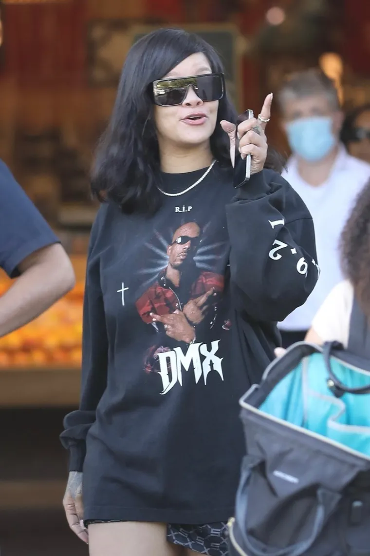 Rihanna ne mari za kilograme nakupljene u trudnoći, ponosno se skinula u kratke hlačice i gušta u životu