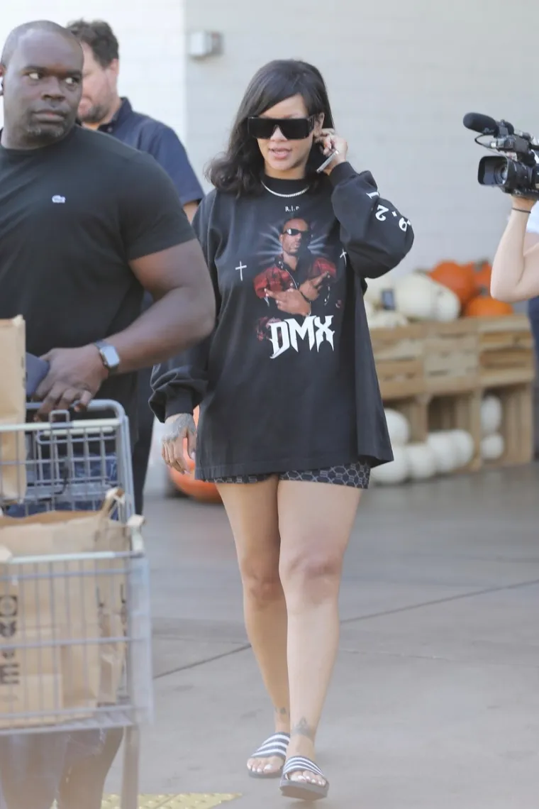 Rihanna ne mari za kilograme nakupljene u trudnoći, ponosno se skinula u kratke hlačice i gu&scaron;ta u životu