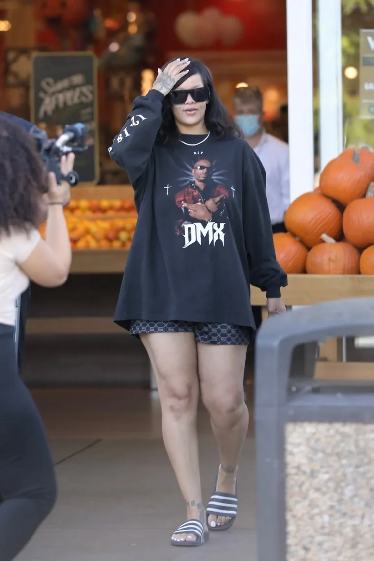 Rihanna ne mari za kilograme nakupljene u trudnoći, ponosno se skinula u kratke hlačice i gu&scaron;ta u životu