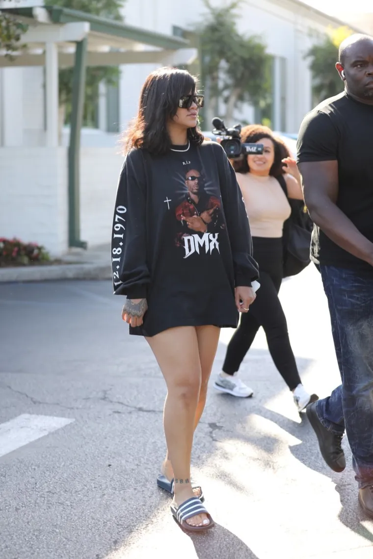 Rihanna ne mari za kilograme nakupljene u trudnoći, ponosno se skinula u kratke hlačice i gu&scaron;ta u životu