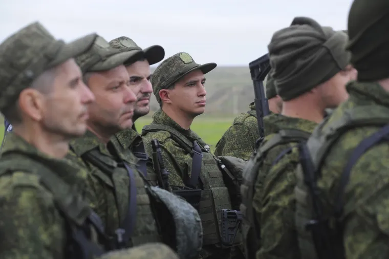 Pogledajte kako se tisuće Putinovih regruta priprema za rat! Mnogi od njih pušku nikad nisu imali u rukama