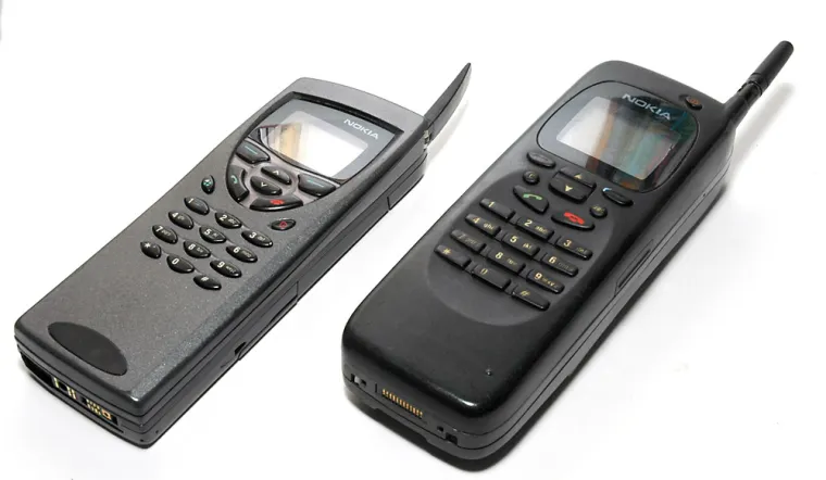 3. Nokia E90 komunikator: Još su vrjedniji Nokia komunikatori s povećanom tipkovnicom za poruke, koji se mogu prodati za nekoliko stotina eura. Ako Nokia E90 vrijedi barem 100 eura, Nokia 9000 ide i do nekoliko stotina.