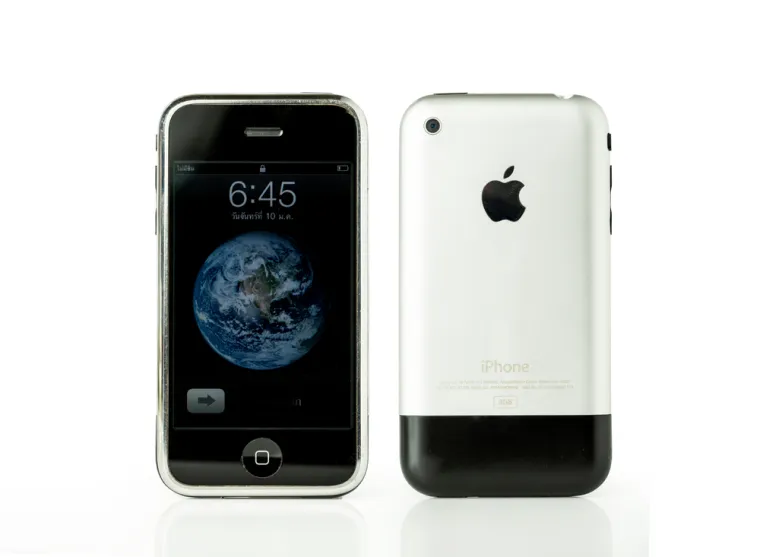 5. Apple iPhone 2G: Sjećate li se prvog iPhonea u povijesti? Zvao se iPhone 2G, poznat i kao iPhone EDGE, predstavljen je 2007. godine, imao je Wi-Fi i Mobile. U tom slučaju vrijednost se kreće od 1000 eura naviše, pogotovo ako je još u funkciji.