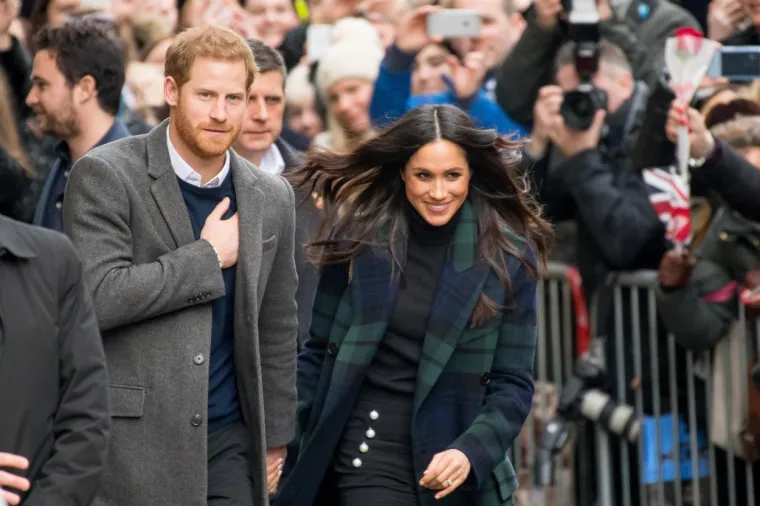 Sussexe je diljem svijeta pratila snimateljska ekipa predvođena redateljicom nominiranom za Oscara Liz Garbus . Zasad Netflix još nije komentirao seriju, ali kada su Markle u kolovozu upitali o projektu, opisala ga je kao: “Komadić njena života koji nisam mogla podijeliti,  našu ljubavnu priču.” Nazvala je redateljicu Garbus &quot;izvanrednom&quot;.