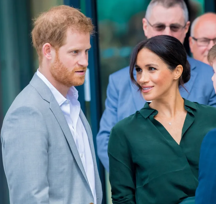 Nakon smrti kraljice Elizabete, djeca Sussexovih, Archie i Lilibet, sada imaju pravo zvati se princem i princezom, ali odluka je u rukama njihovog djeda, kralja.